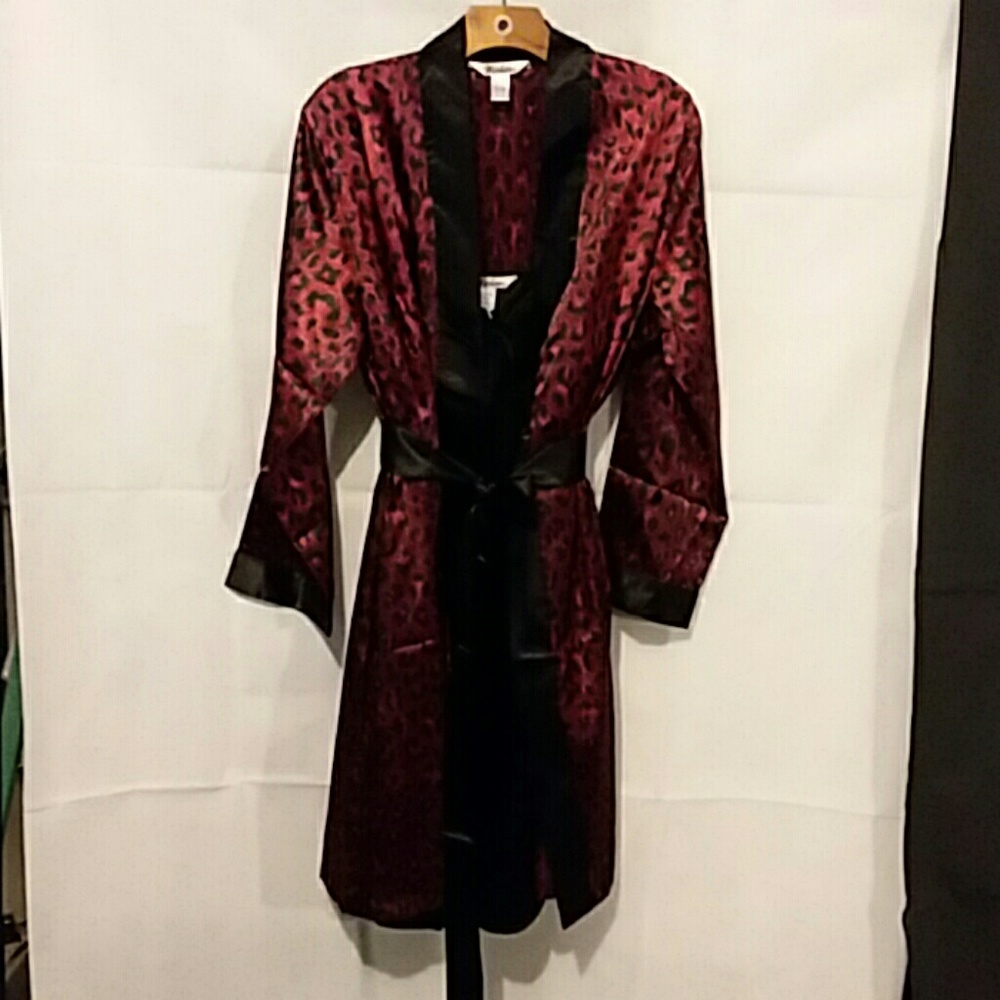 Winlar chemise and robe NWOT